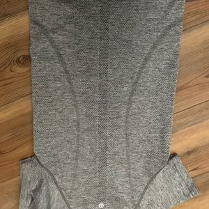 Lululemon swiftly tech, in grey size 4 xs